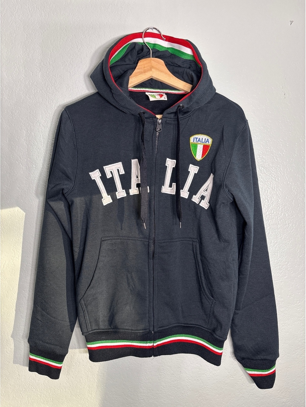 Italia plush hoodie contrast Y2K style. Small. NWOT